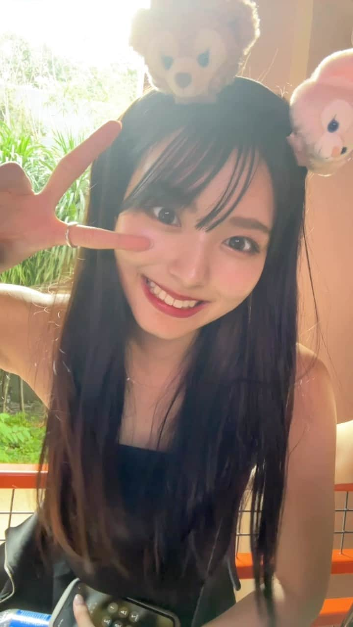 八木梨早のインスタグラム：「香港ディズニー行ってきました！ 楽しかったです🐭♡ ミスコン終わって以来初リールです🤣  #香港ディズニーランド #hongkong #hongkong #ディズニー #ミス慶應 #被写体 #被写体モデル #被写体になります #ポートレート女子 #ポートレート撮影 #ミスコン #サロモ #大学生 #黒髮ロング #女子大学生」