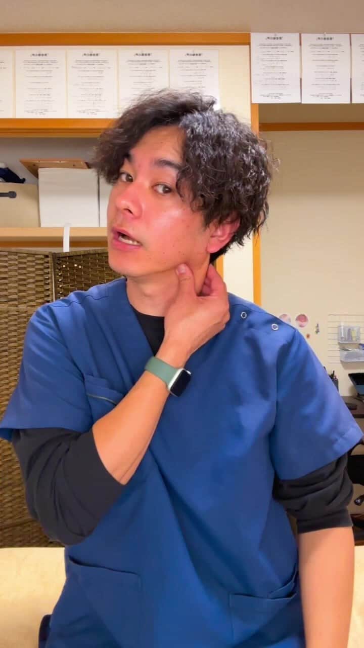 かず先生のインスタグラム：「1ミリも首を触らずにスマホ首を解消する方法&5歳若返るカズ式エクササイズ」