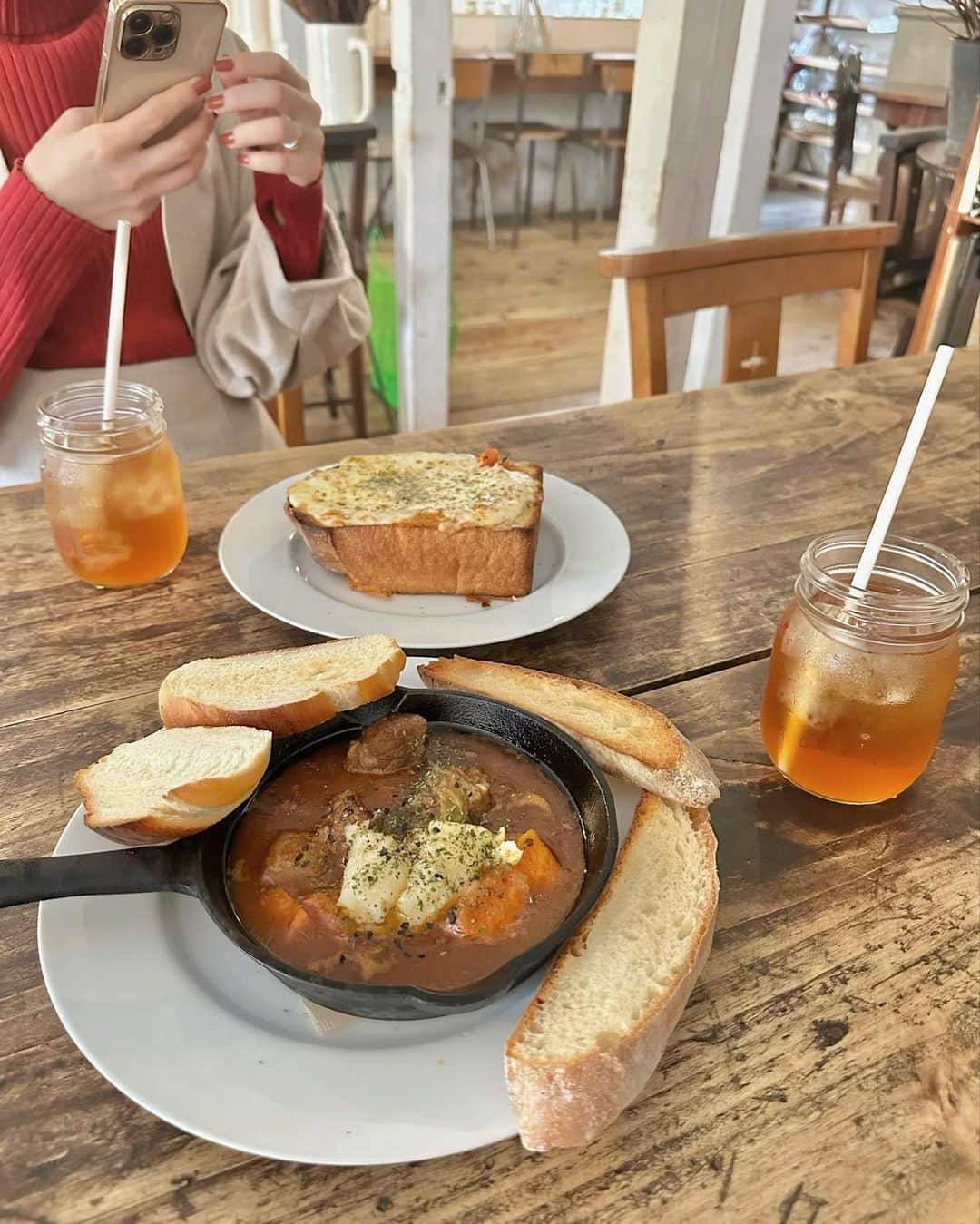 愛内みさのインスタグラム：「・ ヨーロッパの田舎暮らしがコンセプトの 隠れ家カフェ☕️  お洒落で沢山写真撮りたくなる🍁  ランチもデザートも美味しくて 1階はパン屋さんと雑貨屋さんて素敵空間すぎた♡  次はモーニングも行きたい~🥐  📍 la vie a la campagne  @laviealacampagne_official  #laviealacampagne#中目黒カフェ#東京カフェ#中目黒グルメ#カフェ巡り #カフェ#パン屋さん」