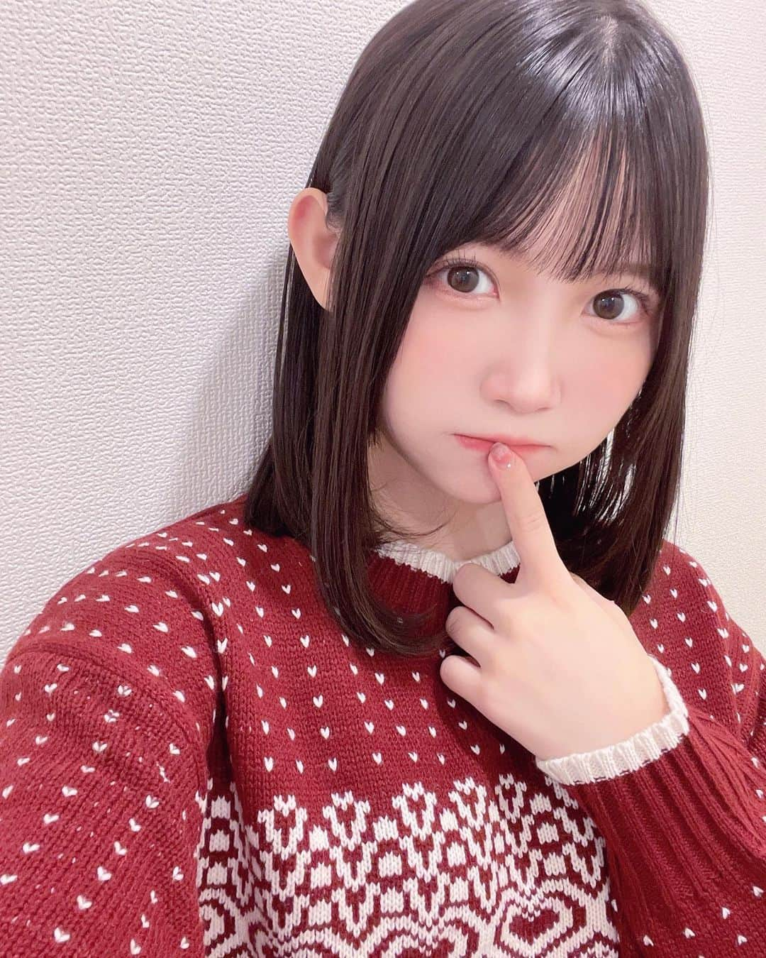 雪村花鈴さんのインスタグラム写真 - (雪村花鈴Instagram)「赤のニット可愛くない？🧣♡  @emsexcite さんの ハートノルディックNT❤️  着心地良くてノルディックのハート柄が可愛すぎる！ 冬に着る赤ニットとても可愛い🎄  実はこのクーポンコードでこの商品がお安くなります♡ ↓  割引コード：yukimurakarin 使用可能期間：11/10～12/10 コード入力で5%OFF  女の子おそろいしよ〜〜、♡ プレゼントにもおすすめです！本当に可愛い、！  #PR #emsexcite #エムズエキサイト  #冬コーデ」11月10日 22時01分 - yukimura_karin