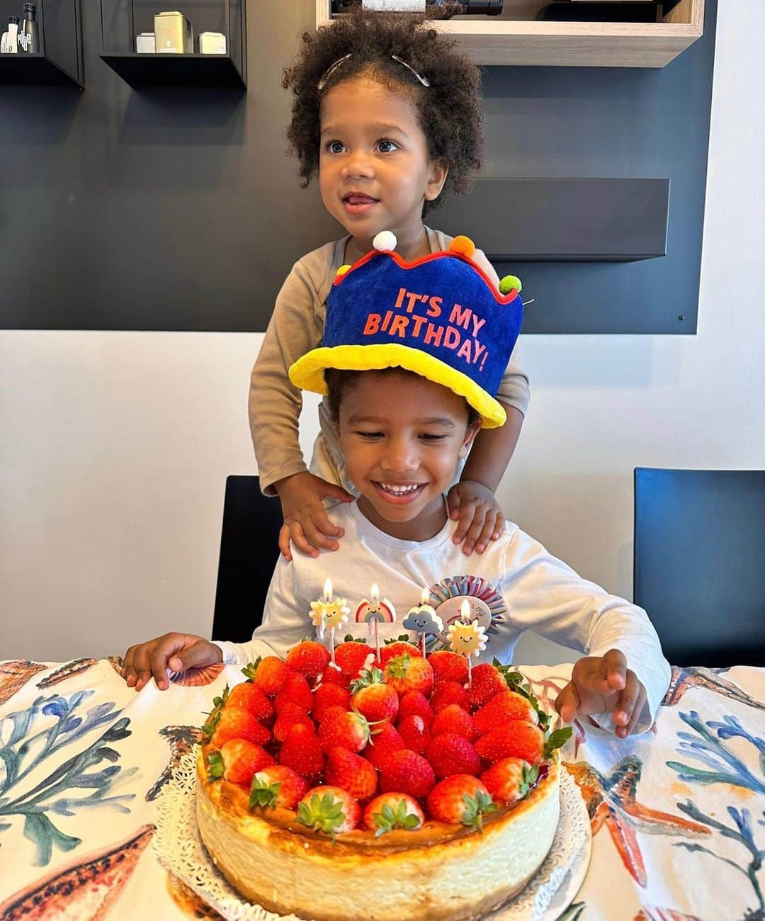 ケイタ・バルデ・ディアオのインスタグラム：「King 🎂❤️🤲🏾 +4🎉🎊✨🎁」