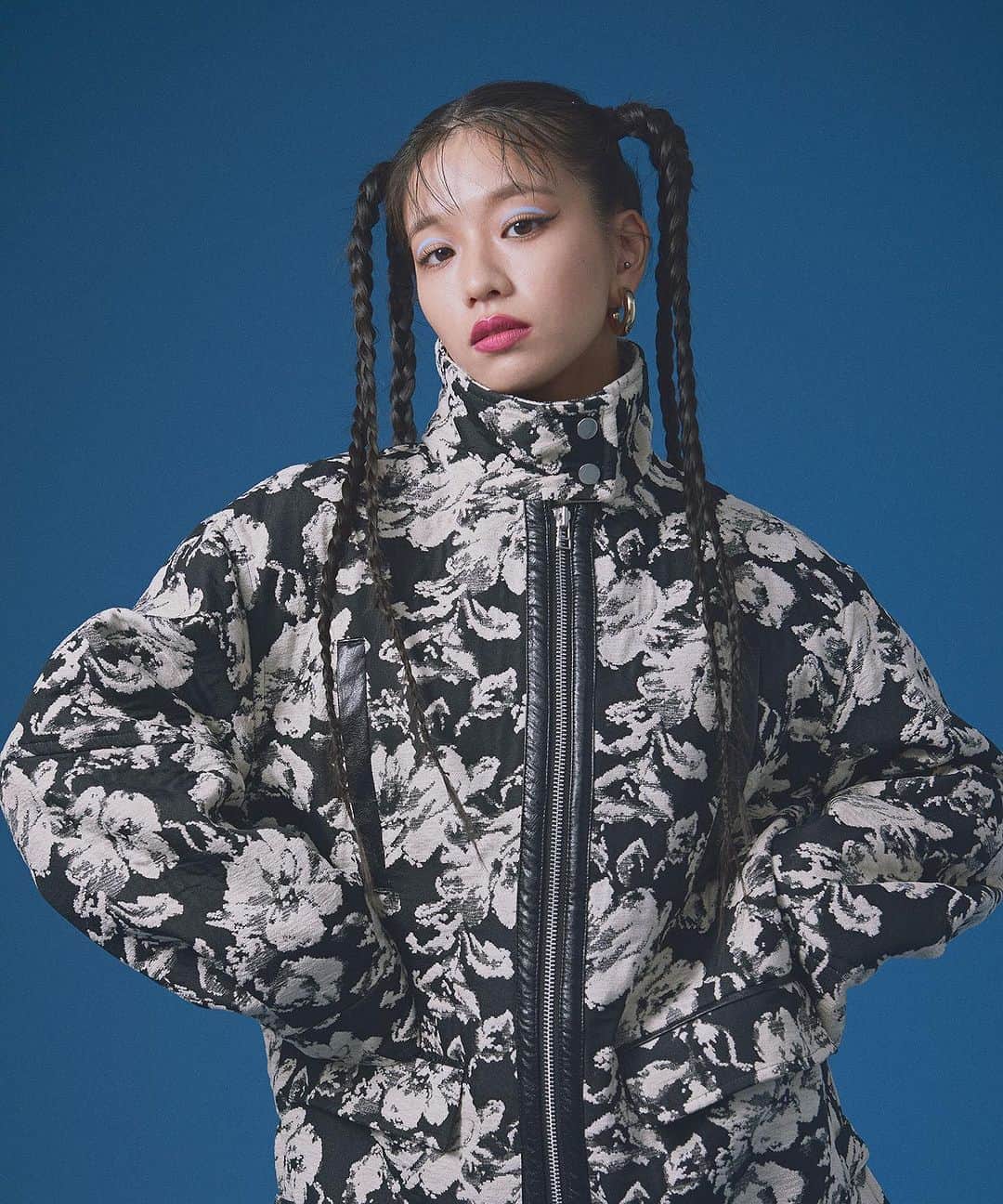 united tokyoのインスタグラム：「UNITED TOKYO | 2023 WINTER OUTER LOOK  レザーコンビボンディングブルゾン 44,000yen  ウールマティックモックネックニット 8,800yen  オーバースリットカットタイトスカート 19,800yen  コンバージョンショートブーツ 11,000yen  #unitedtokyo  #ユナイテッドトウキョウ #2023aw #winterlook」
