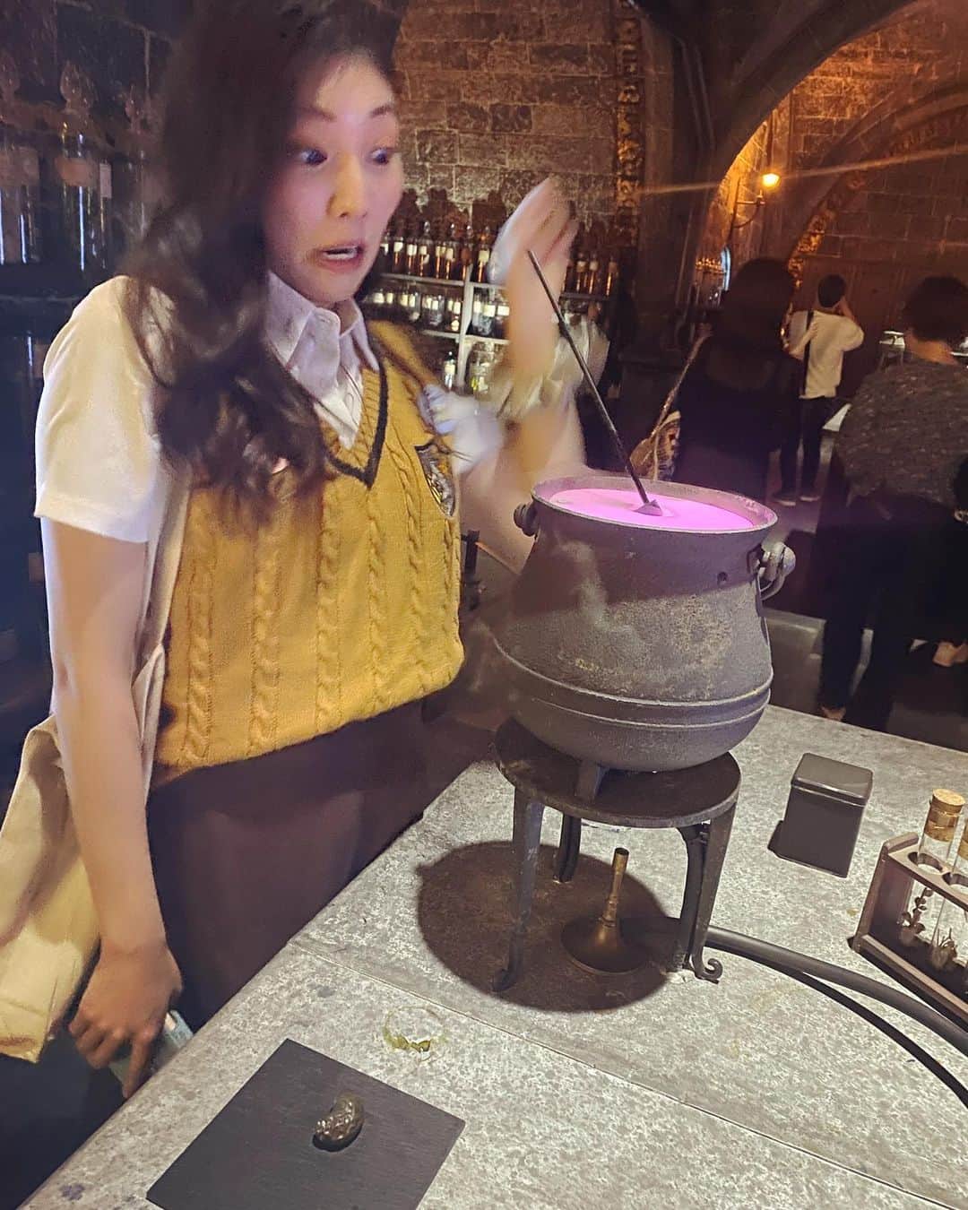 立石晴香さんのインスタグラム写真 - (立石晴香Instagram)「どれ載せようか悩んでる間に時間経ちすぎちゃったスタジオツアー第二弾😢🪄✨  最近いろんなところでハリーポッターコラボ見かけるから嬉しい限りです🪄 週末から冷え込むところも多いようなので、皆さん体調お気をつけくださいね🥲  おやすみなさい✨  #studiotourtokyo #harrypotter」11月10日 22時07分 - haruka_tateishi
