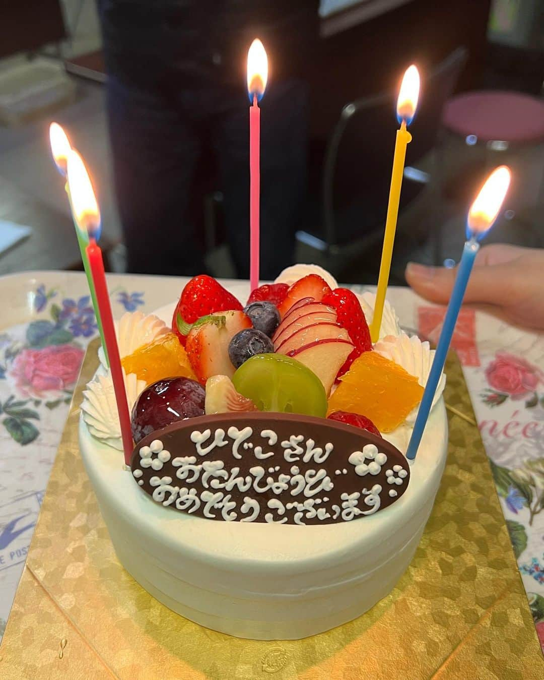 原日出子さんのインスタグラム写真 - (原日出子Instagram)「幸せな バースデーナイト🎂 大阪で 64歳になりました✨ どこにいても 寄り添ってくれる 愛しい人達に囲まれて… ただただ ありがとう❣️ なんて幸せな私☺️  #ありがとう #誕生日 #大阪暮らし #大切な友達と #家族と #仲間達と #幸せな時間」11月10日 22時08分 - hara_hideko