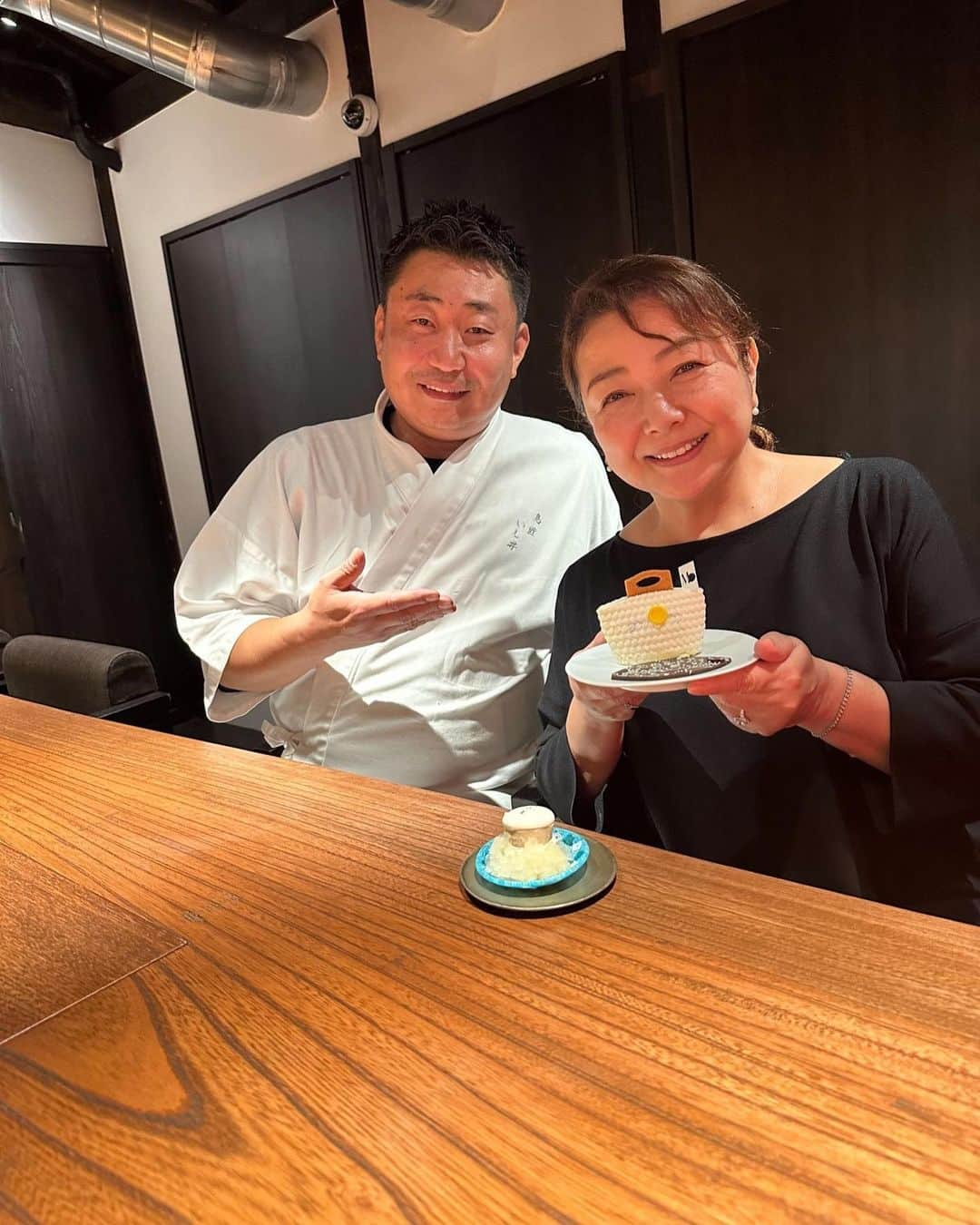 原日出子さんのインスタグラム写真 - (原日出子Instagram)「幸せな バースデーナイト🎂 大阪で 64歳になりました✨ どこにいても 寄り添ってくれる 愛しい人達に囲まれて… ただただ ありがとう❣️ なんて幸せな私☺️  #ありがとう #誕生日 #大阪暮らし #大切な友達と #家族と #仲間達と #幸せな時間」11月10日 22時08分 - hara_hideko