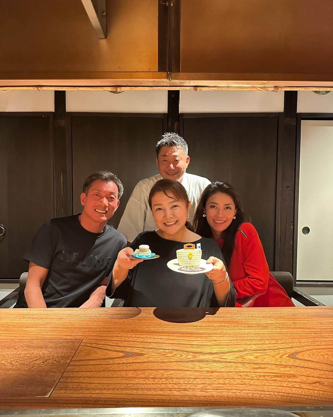 原日出子さんのインスタグラム写真 - (原日出子Instagram)「幸せな バースデーナイト🎂 大阪で 64歳になりました✨ どこにいても 寄り添ってくれる 愛しい人達に囲まれて… ただただ ありがとう❣️ なんて幸せな私☺️  #ありがとう #誕生日 #大阪暮らし #大切な友達と #家族と #仲間達と #幸せな時間」11月10日 22時08分 - hara_hideko