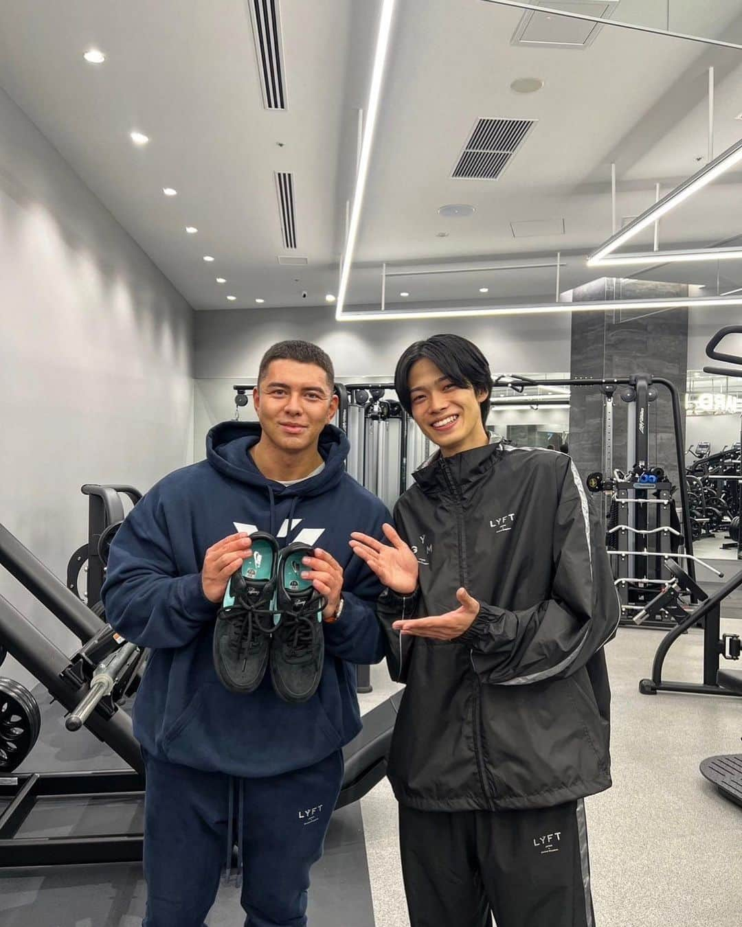 エドワード加藤さんのインスタグラム写真 - (エドワード加藤Instagram)「お疲れ様🔥そしてありがとう👟🎁」11月10日 22時21分 - edward_kato_fitness_jp