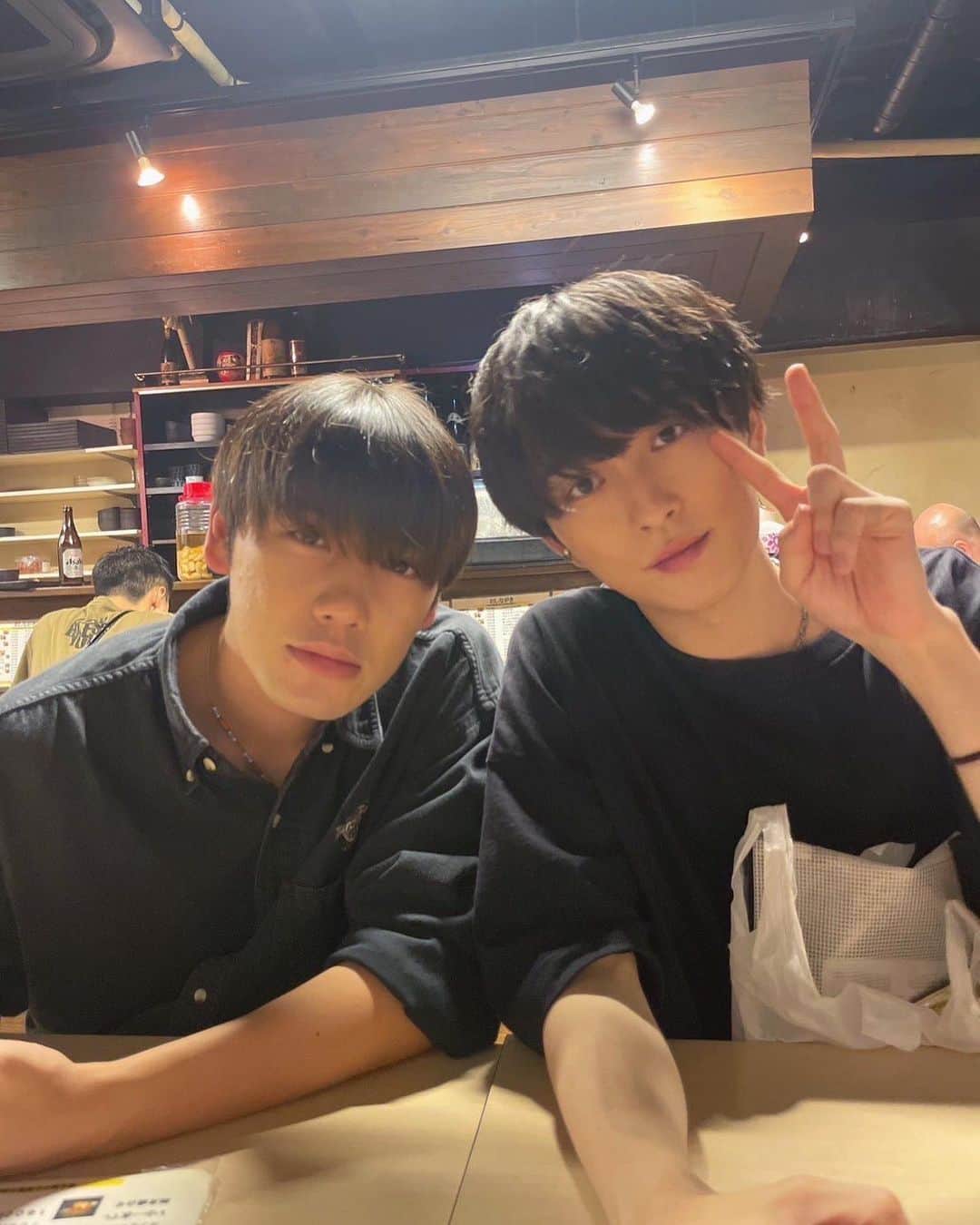 佐藤颯太さんのインスタグラム写真 - (佐藤颯太Instagram)「【お知らせ】 この度、ラフパニックの初ライブの日程が決まりました！ 12/5（火曜日）！！ そして、Jrメンバーとしてですが、 僕と、昴が初ライブにその日のメンバーとして出演出来ることになりました！！！ メンバーに入れなかった分すごい悔しい思いをしましたが、周りのメンバーの支え、ファンの方々の応援があってこそ、このデビューライブという後にも先にもない大事なライブに出れることにならました。 本当に感謝の気持ちでしかないです。  まだメンバーに確定になったわけではありませんが、 デビューライブに出れるということで、沢山の方々に見に来て頂きたいです！ そして、絶対メンバーになるため、これからもお店、ダンス共に頑張っていきたいです。絶対メンバーになって、ずっとみんなの前で歌って踊りたいです。 だから、今月絶対1位になりたい。 お店で1位になりたいです。 どうか応援の方よろしくお願い致します。 今月11/15までの期間も大事になってくると思うので僕も一生懸命頑張るので応援よろしくお願い致します。  そして、今回のライブ。 100人以上全員で呼べなかった場合、次回以降のライブが出来なくなります、、 絶対僕のファンの方々で沢山来てもらいたいです！！ もしチケット買ってくれた方いたら是非DMで送ってくれたら嬉しいです！！ 絶対後悔させません！みなさん会いに来てください！ 緑で会場が埋まること待ってます！！ さあがんばるぞーーー！！！   #ラフパニック  #ラフパニ  #03  #アイドル」11月10日 22時21分 - hyt.0418