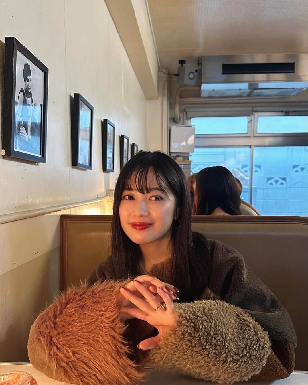 mizukiのインスタグラム：「ひなのちゃんとブランチして 展示会行った今日のいろいろ😽 寒かったからふわっふわのコートを❄️ 職人さんが一点一点手作業で仕上げられた ボアコートだそうで。本当に丁寧に作られていて あったかくて、とっっても可愛い。 早速いろんなところで褒めてもらえて嬉しかった☺️ @_nounless 🤎 ㅤㅤㅤㅤㅤㅤㅤㅤㅤㅤㅤㅤㅤ カフェも行けたし大満足金曜日🎀 ㅤㅤㅤㅤㅤㅤㅤㅤㅤㅤㅤㅤㅤ #nounless#ナウンレス#PR」
