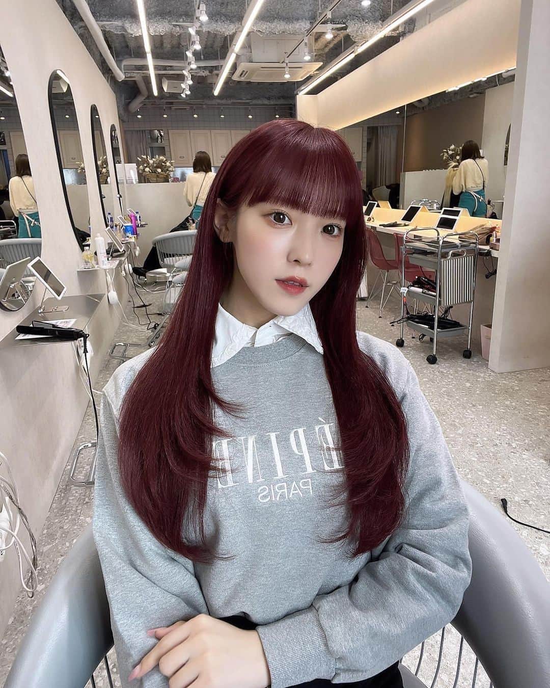 吉田菜々世のインスタグラム：「💞 イドゥナ見てから影響されて前髪ぱっつんにした😛！ 今回レイヤーも多めに入れてもらったので少し雰囲気違うかも🪽 髪色はいつも通りピンクദ്ദി •̀ᴗ•́ )💞  @motehairyuto12」