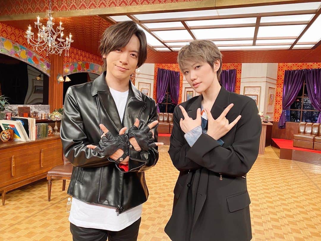七海ひろきさんのインスタグラム写真 - (七海ひろきInstagram)「☆ テレビ東京「じっくり聞いタロウ」に出演^ - ^ 皆さん内面までカッコよくて。エピソード聞いてて全員男前！ってなったー。 来年の2024年の1月16日は、OTOKOMAEフェス！！ 楽しみ。 . クローゼットのシャツ紹介したよ。実は、もう少しある。自分、柄シャツ持ちだなぁーと。 DAIGOさん、話しかけて下さって嬉しかったー、ウィッシュ！！ 見逃し配信は、TVerで。 . #じっくり聞いタロウ  #OTOKOMAEフェス」11月10日 22時14分 - hirokinanami773