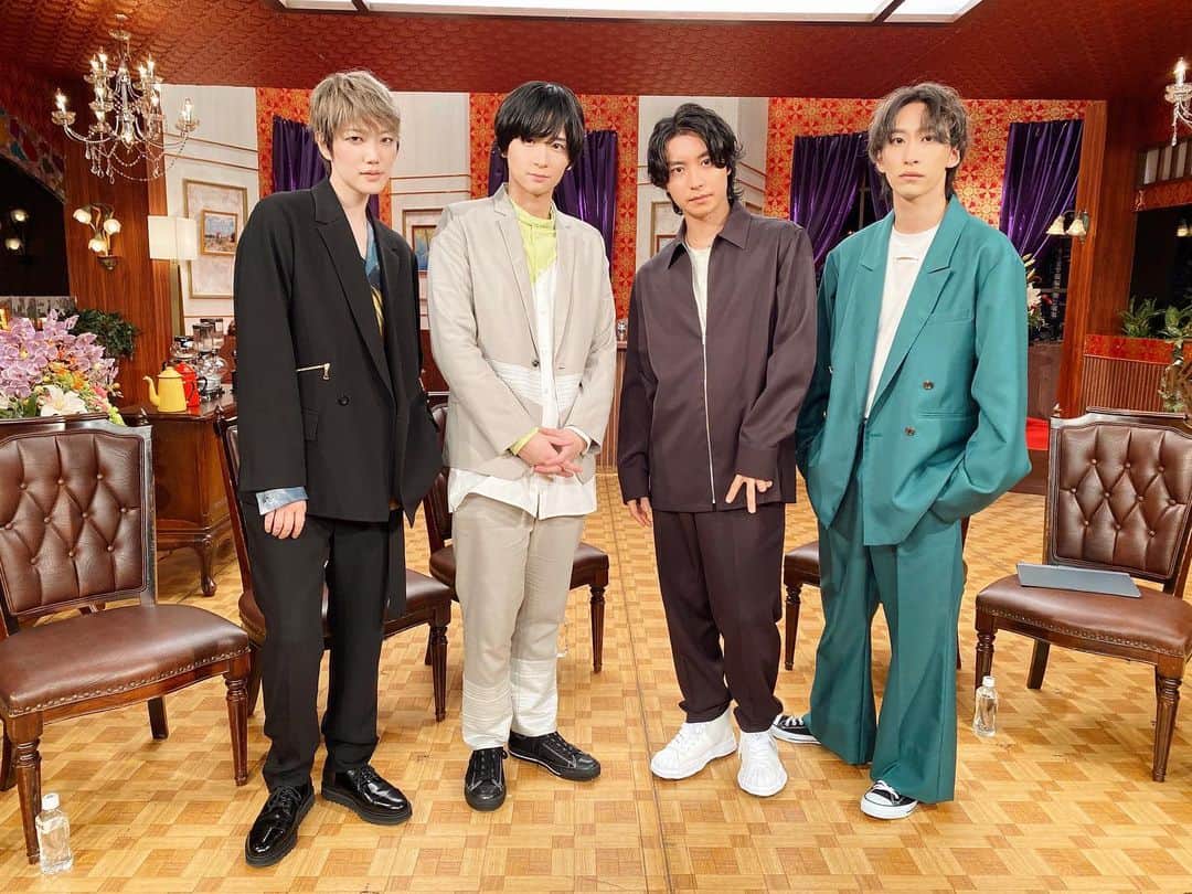 七海ひろきさんのインスタグラム写真 - (七海ひろきInstagram)「☆ テレビ東京「じっくり聞いタロウ」に出演^ - ^ 皆さん内面までカッコよくて。エピソード聞いてて全員男前！ってなったー。 来年の2024年の1月16日は、OTOKOMAEフェス！！ 楽しみ。 . クローゼットのシャツ紹介したよ。実は、もう少しある。自分、柄シャツ持ちだなぁーと。 DAIGOさん、話しかけて下さって嬉しかったー、ウィッシュ！！ 見逃し配信は、TVerで。 . #じっくり聞いタロウ  #OTOKOMAEフェス」11月10日 22時14分 - hirokinanami773