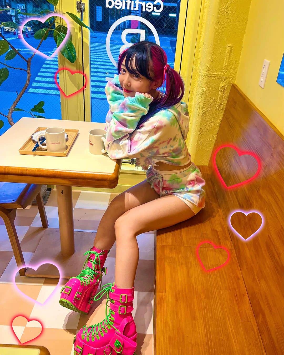 のインスタグラム：「I'm alien🌈💗✨👽🚀🪐」
