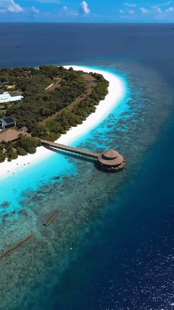 Maldivesのインスタグラム：「The Maldives Islands   For holiday bookings & Inquiries. Contacts us: WhatsApp +960 760 5656 @nichegetaways   Video: @abu1_990a   #nichegetaways #maldivesislands #luxurytravel #travelinspiration #islandvacations #traveltheworld #beachresort #visitmaldives #luxurybeachresort #fivestarhotel #privateisland #maldivesluxuryresort #beachvacation #peacefullplace #luxuryresort #luxuryholiday #maldivesvacation #watervilla」