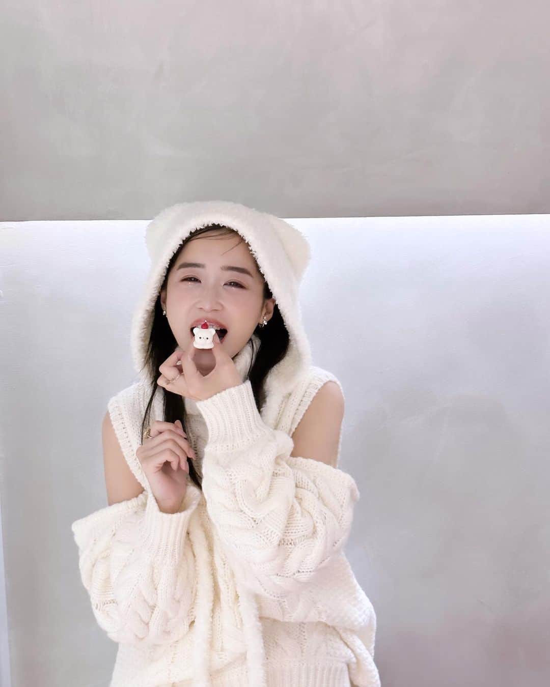 休井美郷さんのインスタグラム写真 - (休井美郷Instagram)「ホワイトチョコだいすき。  いただきます🫶🏻」11月10日 22時19分 - kyuui_misato