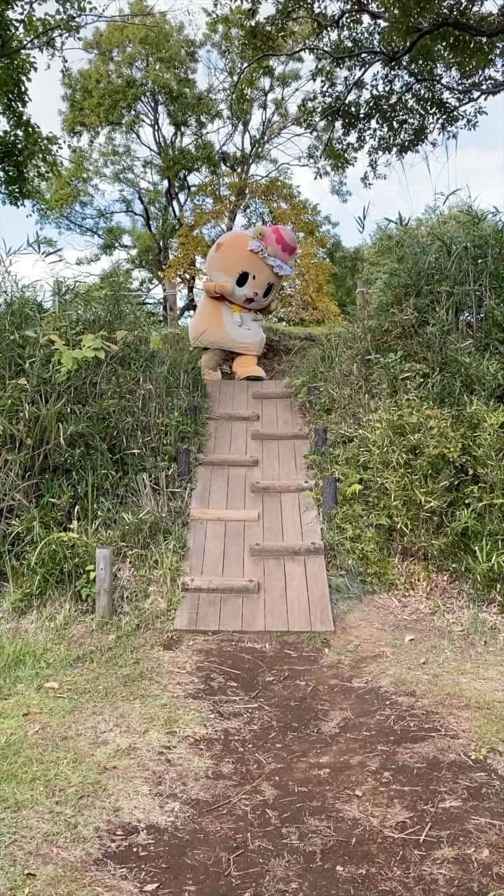 ちぃたん☆のインスタグラム：「階段を早く降りる技を開発しましたっ☆ちぃたん☆ですっ☆  All is well.」