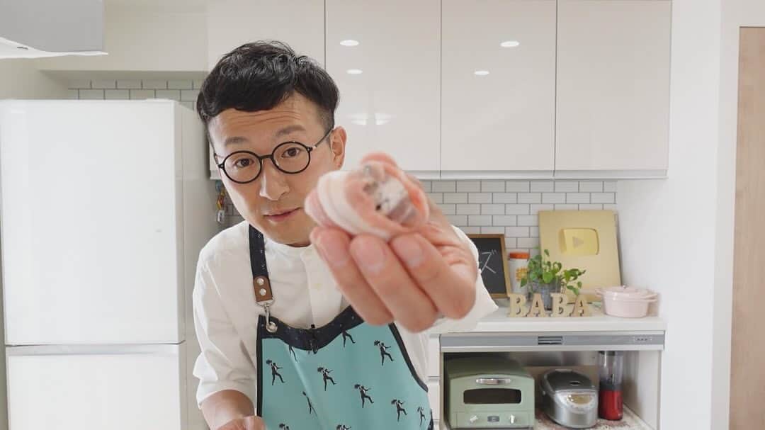 馬場裕之さんのインスタグラム写真 - (馬場裕之Instagram)「巻いて焼くだけ！ とろっとろの豚キムチーズをご紹介❣️  おかず、つまみ、弁当となんでもござれ！なとろっとろ&旨み爆発レシピです💥  【材料（１人前）】 　▷豚バラスライス：3枚（長めがベスト） 　▷焼き海苔：3枚（味付け海苔サイズ） 　▷キムチ：20g 　▷スライスチーズ：1.5枚 　▷塩：少々  #馬場ごはん #料理 #豚キムチ #チーズ #豚キムチーズ #豚バラ #キムチ #弁当のおかず #ロバート馬場　　 #おうちごはん #ロバート  #Japaneserecipe」11月10日 22時29分 - hiro88