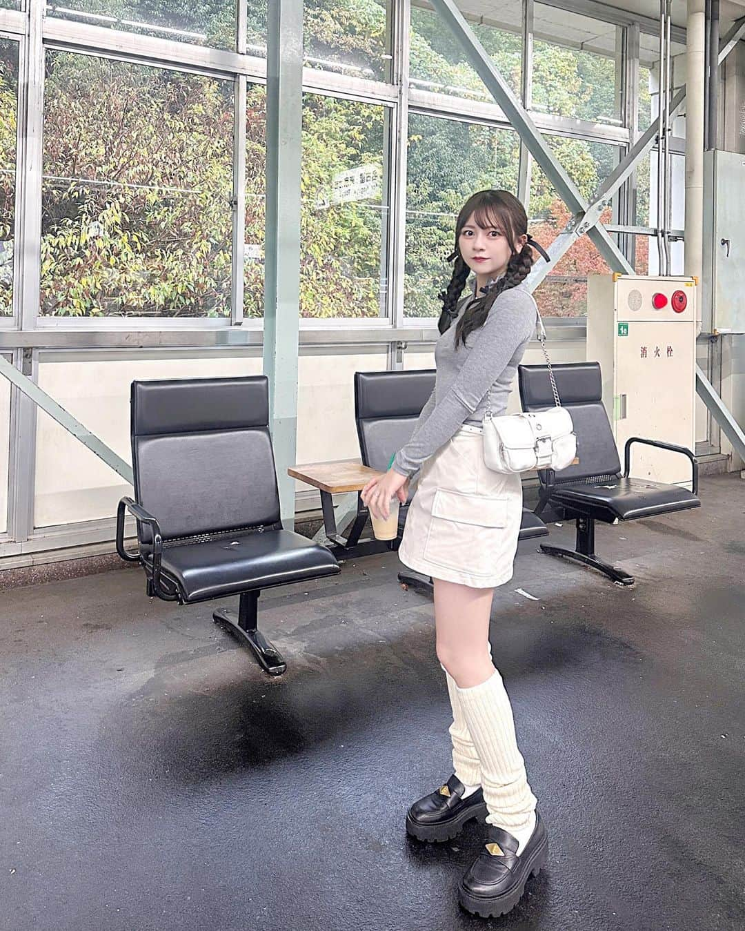 廣川奈々聖さんのインスタグラム写真 - (廣川奈々聖Instagram)「ロケで、神戸に行ってたよ～‪‪♡🐱🚄 ⁡ ⁡ 神戸大好きになっちゃう2日間だった！ ⁡本当に楽しかった～ ♡ ⸝⸝o̴̶̷̥᷅ ̫ o̴̶̷̥᷅⸝⸝ ⁡ ⁡ また写真載せるねっ🧏🏻   これは #今日のコーデ！🐾 ⁡ ⁡ ⁡ ⁡#神戸旅行 #おでかけコーデ #ヘアアレンジ #リボンアレンジ #y2k #kobe」11月10日 22時33分 - nanaseven7_u_u