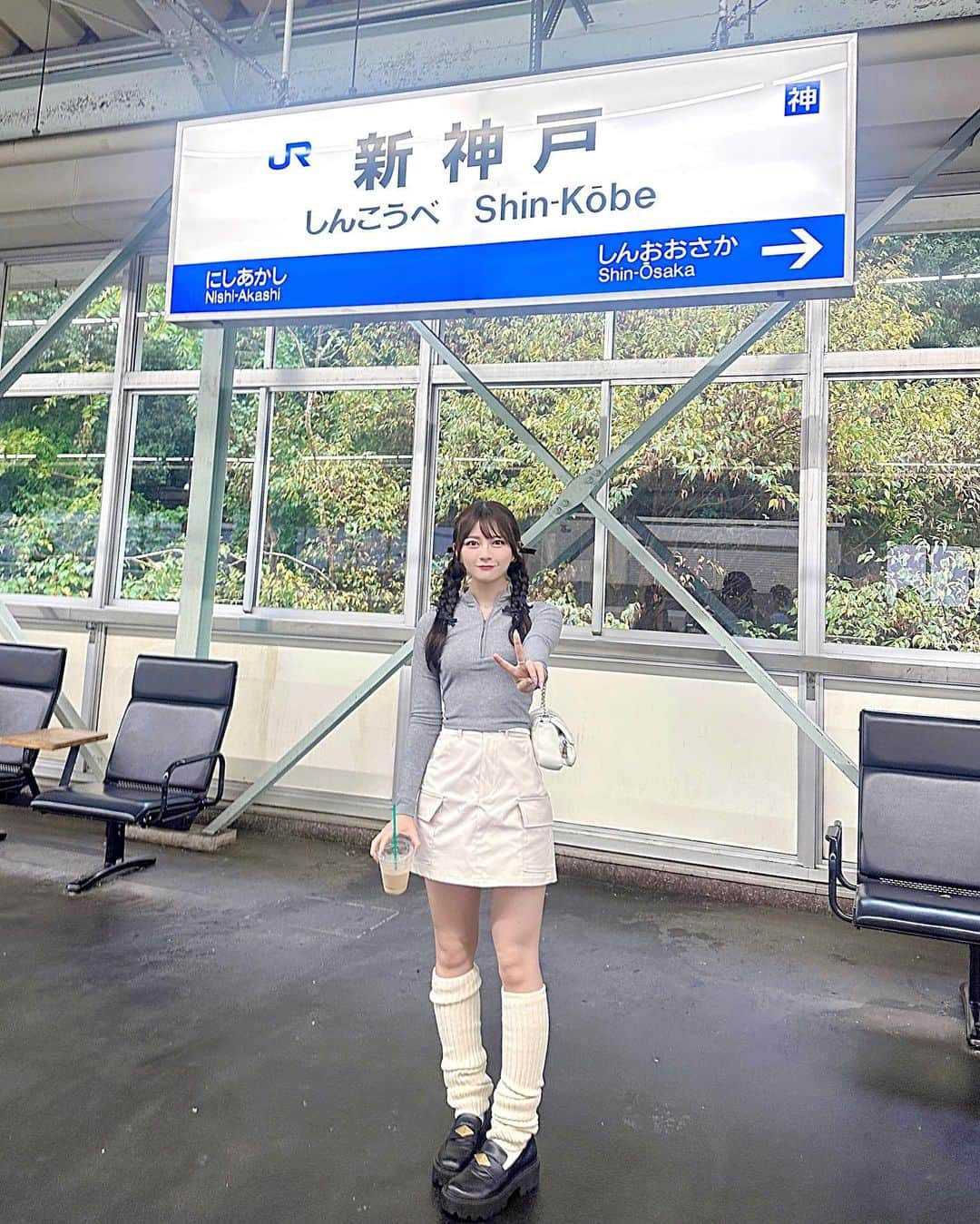 廣川奈々聖さんのインスタグラム写真 - (廣川奈々聖Instagram)「ロケで、神戸に行ってたよ～‪‪♡🐱🚄 ⁡ ⁡ 神戸大好きになっちゃう2日間だった！ ⁡本当に楽しかった～ ♡ ⸝⸝o̴̶̷̥᷅ ̫ o̴̶̷̥᷅⸝⸝ ⁡ ⁡ また写真載せるねっ🧏🏻   これは #今日のコーデ！🐾 ⁡ ⁡ ⁡ ⁡#神戸旅行 #おでかけコーデ #ヘアアレンジ #リボンアレンジ #y2k #kobe」11月10日 22時33分 - nanaseven7_u_u