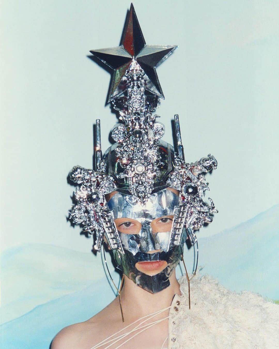のインスタグラム：「‘The Enchanted Vaults of Dungeon World’ is the living room of the House of Acne Paper. A series of images photographed by #TheoLiu (@Xiangyu_Liu) and styled by @Georgia.Pendlebury, featured in issue 18 of #AcnePaper.   The images are on view at the House Acne Paper Shanghai at the West Bund Art and Design Fair. Visit the installation to pick up your copy of Acne Paper issue 18, ‘House of Acne Paper’.⁣ The pop-up is open to the public November 10th 1 pm - 6 pm and November 11th -12th 12 pm - 6 pm.」