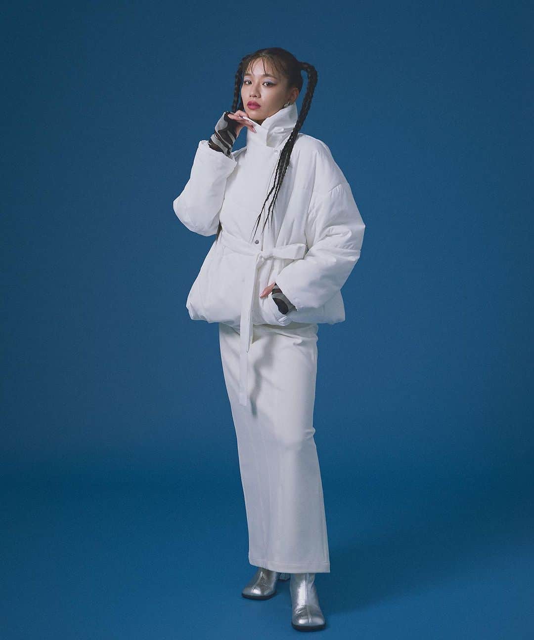 united tokyoのインスタグラム：「UNITED TOKYO | 2023 WINTER OUTER LOOK  アルテーションステッチコート 27,500yen  フロッキーウェーブカットソー 14,300yen  チュールシャーリングビスチェ 22,000yen  オーバースリットカットタイトスカート 19,800yen  ラウンドトゥレザーブーツ 24,200yen  #unitedtokyo  #ユナイテッドトウキョウ #2023aw #winterlook」
