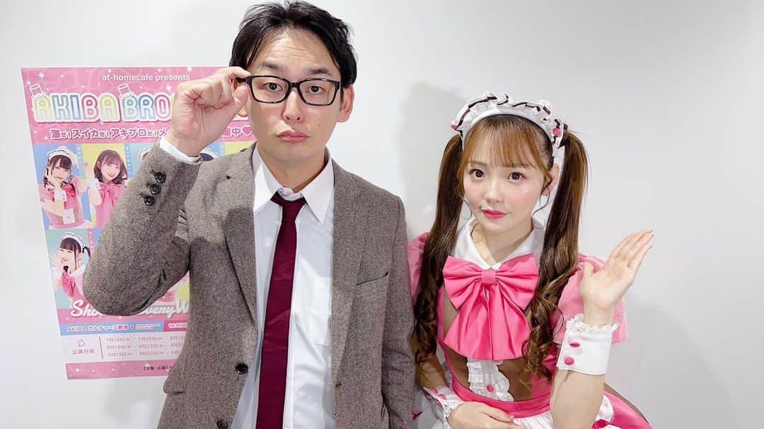 鈴木啓太のインスタグラム：「アットホームカフェさんの チャンネルにて アキブロ学園の 個人面談公開していきます！  では生徒を 学園〇〇系女子 アキブロ ver  にてご紹介！！  1人目は…  調子に乗って 給食をおかわりし続けて 次の授業お腹壊してそう女子  hitomi  チェックしてね〜  #アキブロ #hitomi  #右ストレート」