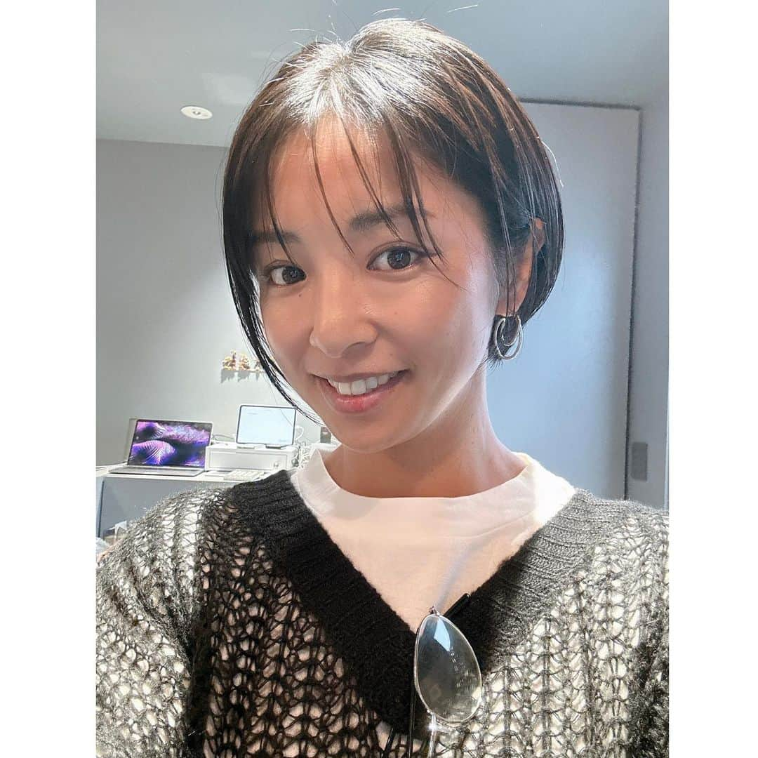 片岡安祐美さんのインスタグラム写真 - (片岡安祐美Instagram)「✂︎  3ヶ月ぶりの髪カット！ 嬉しすぎてテンションあがった🤭 ちょこっと前髪作ってみた！！ そして襟足なくした！！！笑 後ろ綺麗だよ！って撮ってくれた @ayumi___miyamoto 氏❤️ 付き合ってくれて、息子と遊んでくれててありがとう！！  @dai0819 氏 いつもありがとうございます😊  #表参道  #髪カット  #イメチェン できたかな？」11月10日 22時42分 - ayumi.kataoka_gg.1