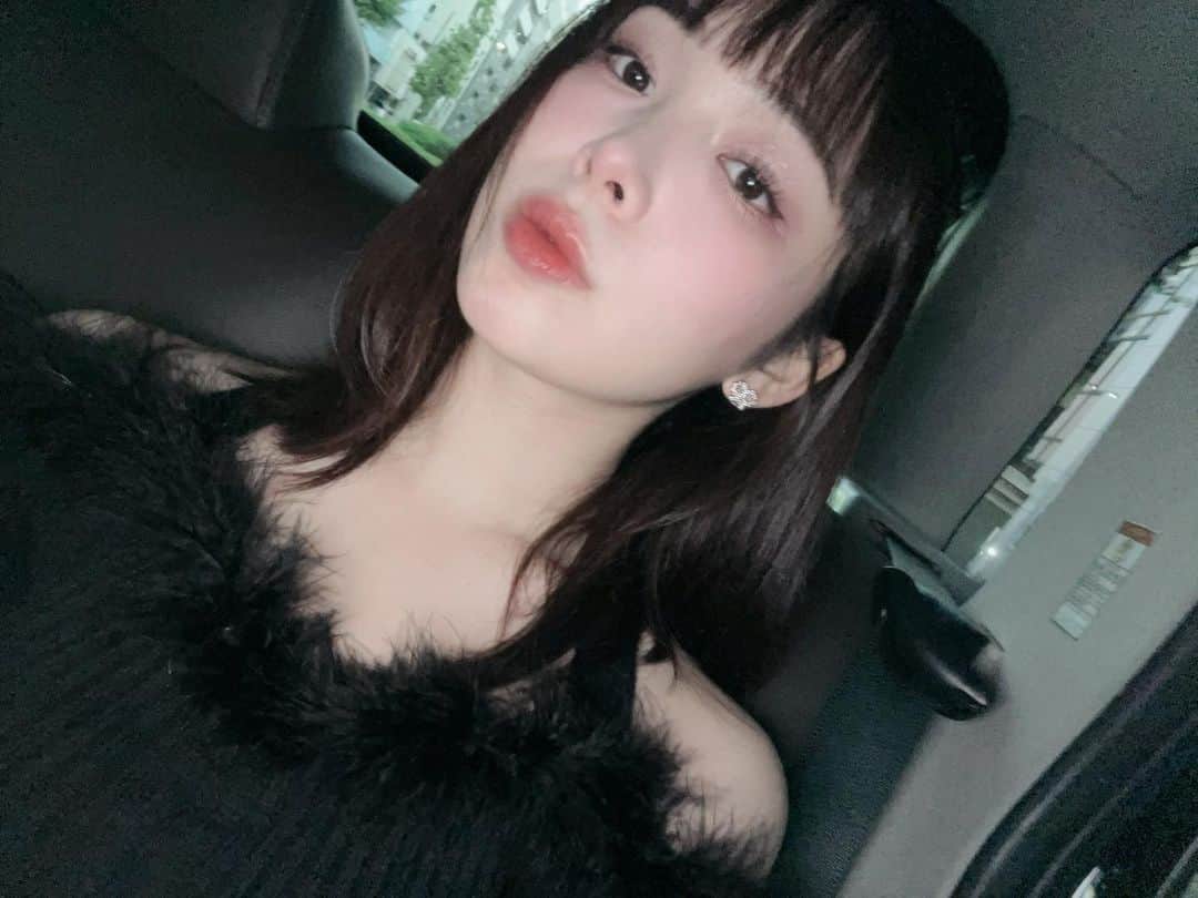 大友樹乃のインスタグラム：「ブラックは暗い時間しか着ない てマイルールがあったりする🐧🖤」