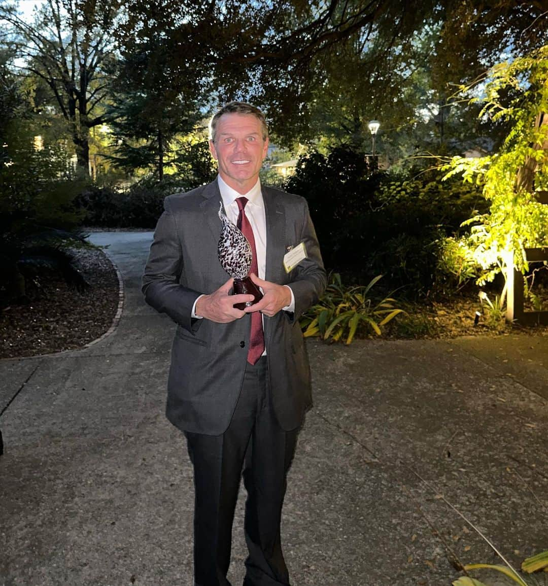 トリー・ウィルソンさんのインスタグラム写真 - (トリー・ウィルソンInstagram)「Last night my hubby was honored as a distinguished ulumni from the University of South Carolina. To say I’m proud is an understatement.  He struggled in school when he was young & then realized he was dyslexic. When he graduated from HS he was told he would never be very successful & even told that maybe college wasn’t the route for him. This sounds so crazy to me because he’s one of the smartest ppl I’ve ever met.  He took those words and used them as fuel to prove them wrong and absolutely did just that.  Sometimes our struggles can fuel the desire for success more than the easy route. He learned how to think outside the box & went on to do some really badass things. And continues to keep doing more. He’s too humble to brag so I will.   Shoutout to the hard workers out there who are told they won’t succeed and don’t give up - but use it as fuel to rise higher than the naysayers could ever fathom.   @justinctupper」11月10日 22時52分 - torriewilson