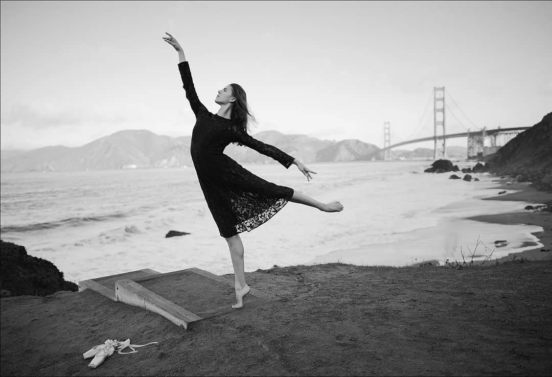 ballerina projectのインスタグラム：「𝐈𝐬𝐚𝐛𝐞𝐥𝐥𝐚 𝐖𝐚𝐥𝐬𝐡 at Marshall’s Beach in San Francisco.   @isabellalwalsh #isabellawalsh #ballerinaproject #sanfrancisco #goldengatebridge #marshallsbeach #ballerina #ballet #dance #pointeshoes   Ballerina Project 𝗹𝗮𝗿𝗴𝗲 𝗳𝗼𝗿𝗺𝗮𝘁 𝗹𝗶𝗺𝗶𝘁𝗲𝗱 𝗲𝗱𝘁𝗶𝗼𝗻 𝗽𝗿𝗶𝗻𝘁𝘀 and 𝗜𝗻𝘀𝘁𝗮𝘅 𝗰𝗼𝗹𝗹𝗲𝗰𝘁𝗶𝗼𝗻𝘀 on sale in our Etsy store. Link is located in our bio.  𝙎𝙪𝙗𝙨𝙘𝙧𝙞𝙗𝙚 to the 𝐁𝐚𝐥𝐥𝐞𝐫𝐢𝐧𝐚 𝐏𝐫𝐨𝐣𝐞𝐜𝐭 on Instagram to have access to exclusive and never seen before content. 🩰」