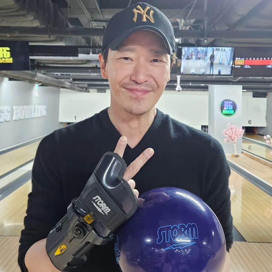 オム・ギジュンのインスタグラム：「며칠전 볼링볼링~~ㅎㅎ」