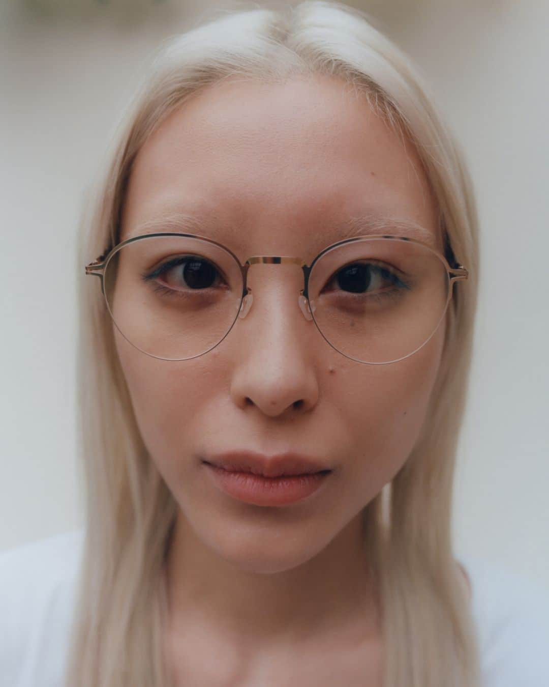 MYKITAのインスタグラム：「Pure yet radical – TATE in Champagne Gold features a classic panto silhouette and embellished temples with clear acetate detailing.   Handmade from circular materials at the MYKITA HAUS in Berlin.」