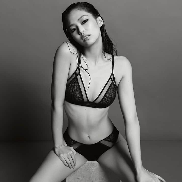 YOOX.COMのインスタグラム：「Essentials that convey confidence: discover the casual and refined items of the new @calvinklein AW 2023 collection on #YOOX」