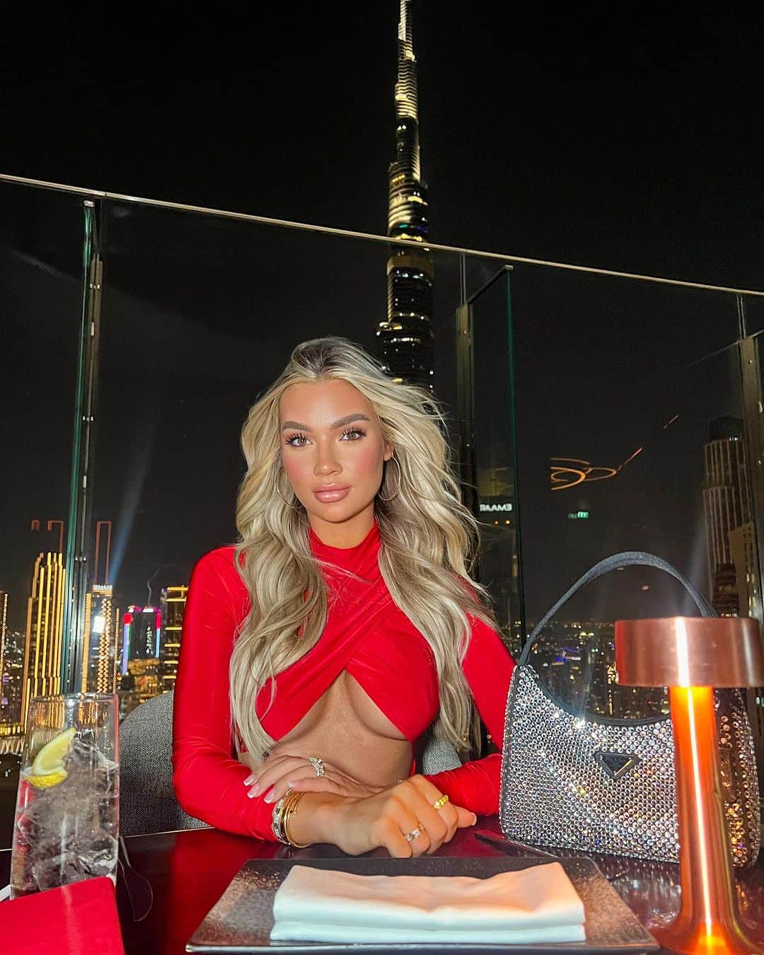 Alexa Collinsのインスタグラム：「burj khalifa 📍」