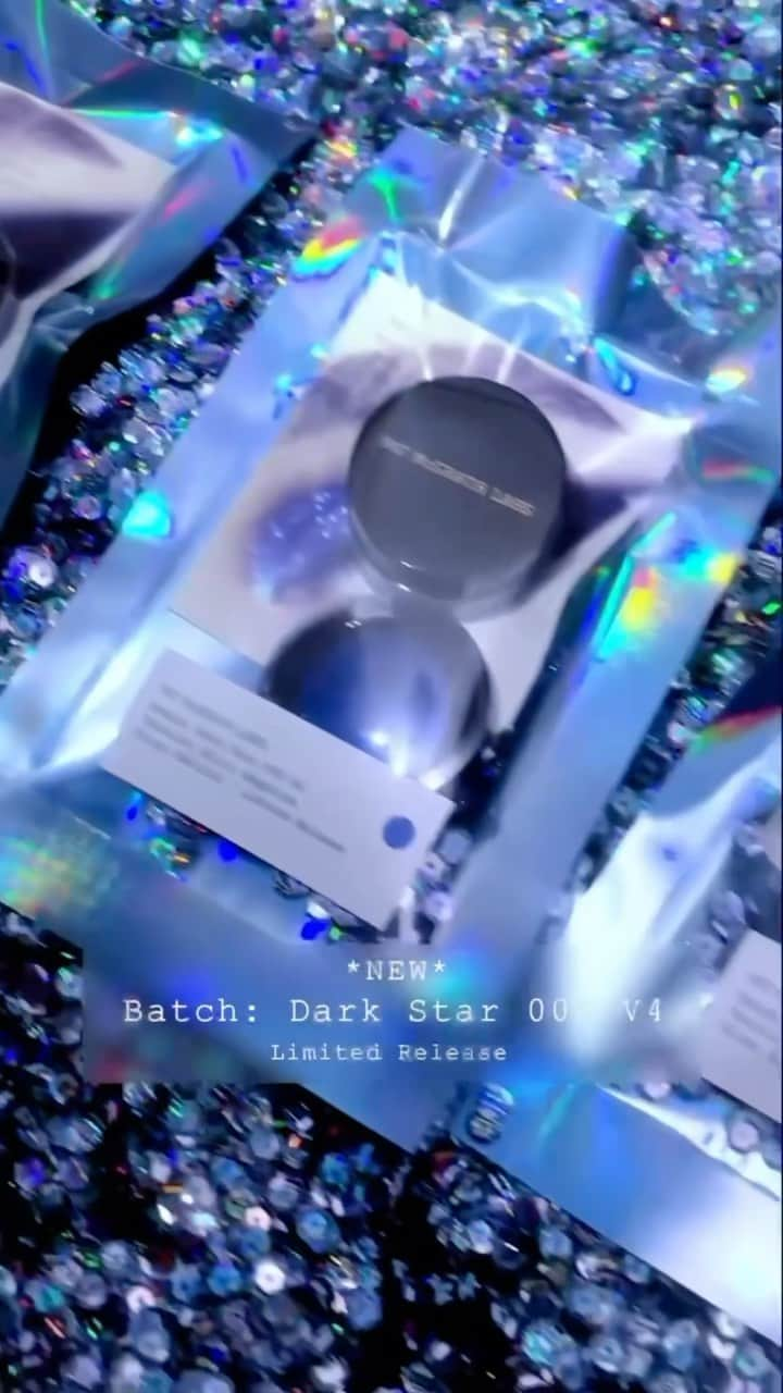 パット・マグラスのインスタグラム：「AVAILABLE NOW: DARK STAR 006 V4 🔷💙🔷   Introducing Dark Star Labs 006 V4. Unveil the enigma of the Blitz Sapphire Eye Shadow, enriched with bright blue pearls, and magnify your gaze with the luminous Cyber Electric Eye Gloss. 🔷💙🔷 #TurnYourEyesOn  - EXCLUSIVELY at PATMcGRATH.COM.  💙STARRING💙 DARK STAR 006 V4 Blitz Sapphire Eye Shadow (Blackened Sapphire with Bright Blue Sparkling Pearls) Cyber Electric Eye Gloss (Translucent with Cerulean Sparkling Pearls)」