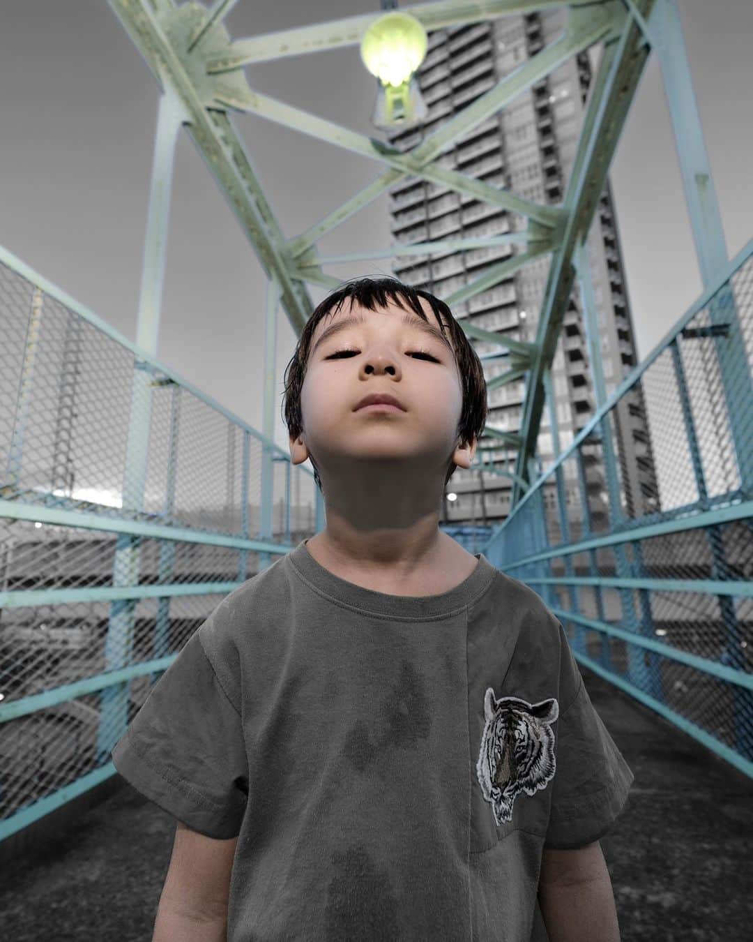 Sigma Corp Of America（シグマ）さんのインスタグラム写真 - (Sigma Corp Of America（シグマ）Instagram)「French Artist & Photographer @nicolas_buffe uses half-color, half-black-and-white treatment in photographs to link back to his work in drawing and painting. In his Impressions article for the new SIGMA 10-18mm F2.8 DC DN | Contemporary, Buffe discusses how he combines "the graphic aspect of black and white with bursts of bright color. What followed was a series of games with shapes, light and colors, accompanying my son’s games. The choice of color placement is intended to emphasize certain elements of the image. Here it’s mainly related to sensations, playfulness and the evocation of childhood memories."   When photographing children in action, wide-angle lenses work best for Buffe. He writes, "A compact size lens such as this SIGMA 10-18mm F2.8 DC DN | Contemporary coupled with a mirrorless camera is a great asset when dealing with these kinds of situations where you have to move and react quickly. Thanks to its wide angle of view, I was able to put an emphasis on strong diagonals in the compositions of my images."   ➡ To learn more about this lens, visit bit.ly/sigma-10-18mm-intro-ig  #SIGMA #SIGMAphoto #photography #wideanglephotography #wideanglelens #sigmalens #sigmacontemporary #sigmadcdn #sigma1018mmcontemporary #photo #newproduct」11月10日 23時01分 - sigmaphoto