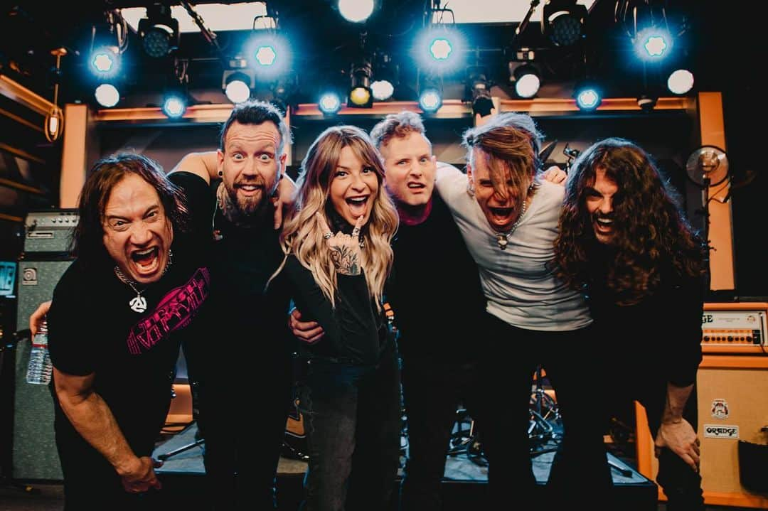 コリィ・テイラーさんのインスタグラム写真 - (コリィ・テイラーInstagram)「@coreytaylor blew the WALLS off our LA Studio with a performance featuring songs from 'CMF2' as well as ones you'd recognize from @stonesour and @slipknot. Listen to the set + an interview with @cibabs through the weekend on Octane at the link in bio.」11月10日 23時03分 - coreytaylor