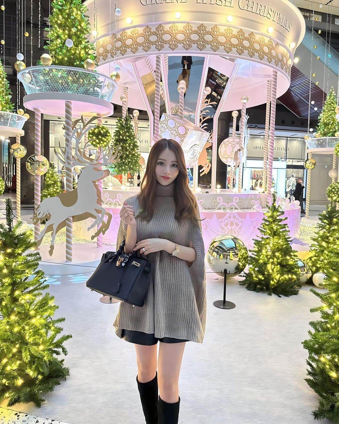 姫奈のインスタグラム：「.  歯医者に行くだけのコーデやけど お気に入りの @rinoa_official  のポンチョ🤎🤍  もう少し寒くなってきても下に長袖着込んで 着れるし何より形可愛いぃ🥰  @rinoa_official 🤍 @aoi1002_」