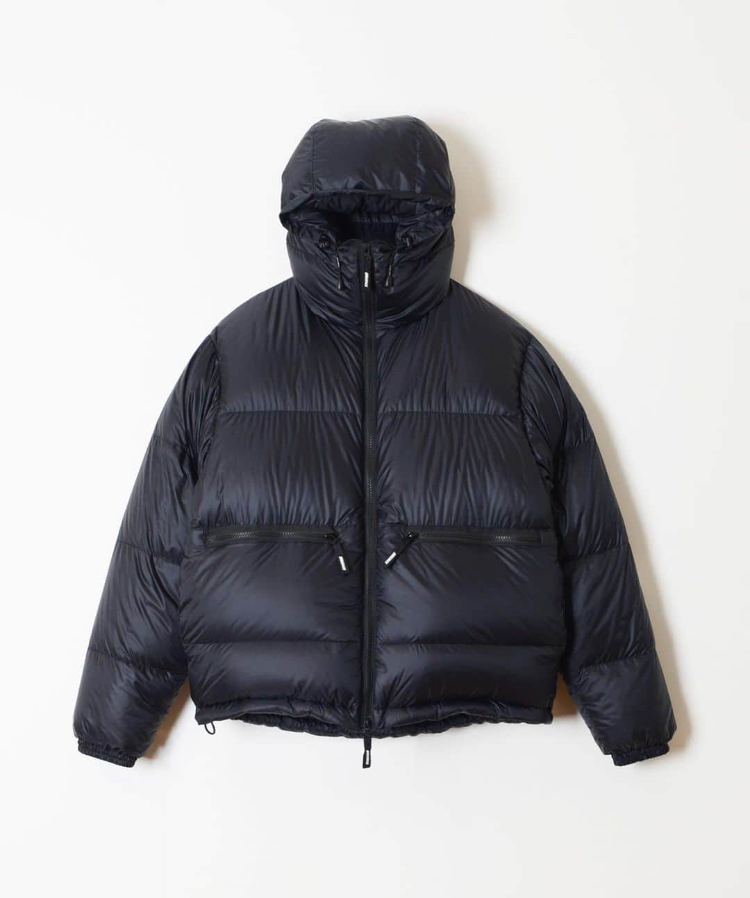ホリデイのインスタグラム：「HOLIDAY 2023 FW  HOLIDAY ONLINE STORE Today at 17:00」