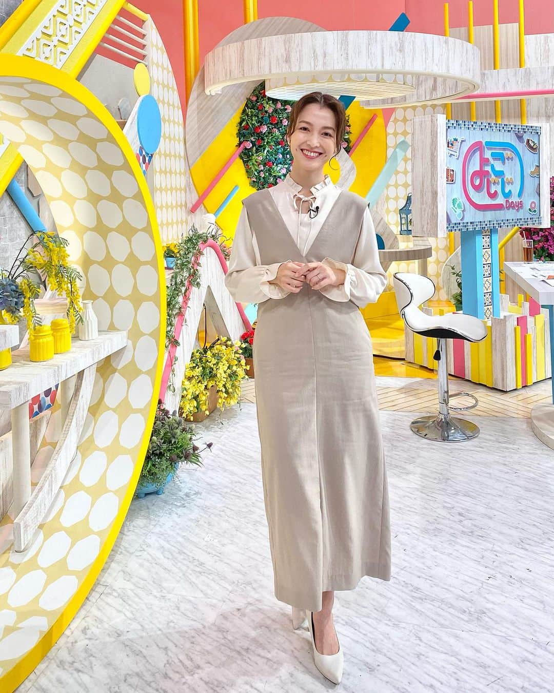 福田典子のインスタグラム：「今日は雨で少し冷えますね。 まだ紅葉見られてないのに秋らしい気候が終わっちゃうのかなぁ…🍁  #よじごじDays は 品川周辺で江戸の粋と美食を お届けします！ お楽しみに🥰🫧  outfit #royalpartylabel_official」