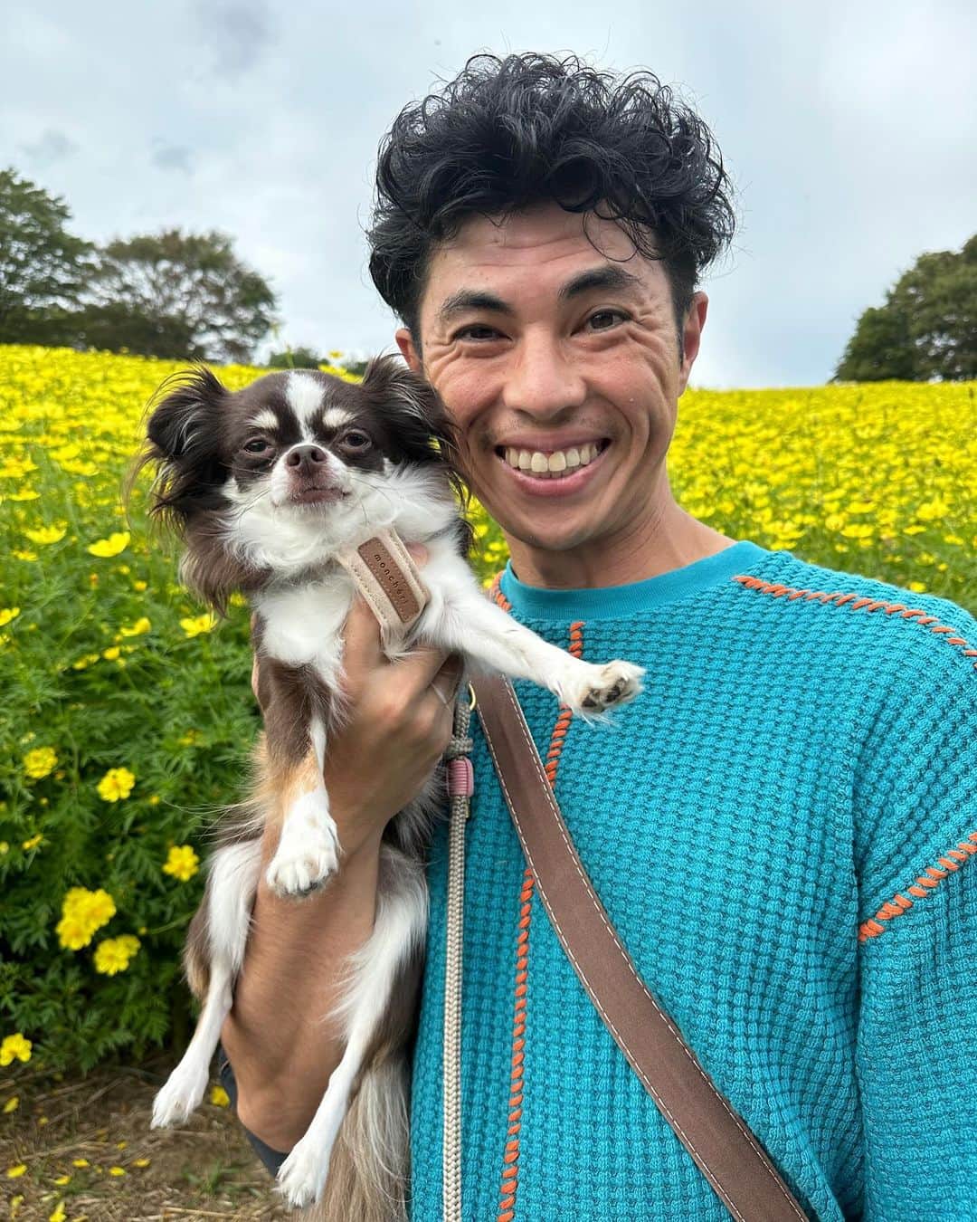 小島よしおのインスタグラム：「小5男子より「算数の問題でミスをしてしまう。簡単なミスはどうやったらなくせますか？」というお悩みについて  問題を解いているとき、君はどんなことを考えているのかな？ 忘れ物とかもそうだけど、次にやることや別のことを考えているから忘れちゃう、ってことがよくあるよね。よしおはよくタクシーに忘れ物をしていたんだけど、そういうときは次にやることを考えていたことが多かったな(原文より)  ケアレスミスって簡単になくせるものじゃないんだ。(中略)だから、「ケアレスミスをなくそう」ではなくて、「ケアレスミスをするから、ここは気をつけよう」っていう意識に変えてみるのはどうかな？(中略) 僕はミスする人間なんだ」ということを認めて、できる対策を考えよう。(原文より)  よしおが学生のころ、テストのときによくやっていたのが指さし確認。問題文を読むときも、答えを書き写すときも、指で追いながら確認していたよ(原文より)  小島よしおが小学生のケアレスミスに向き合う #東洋経済オンライン @Toyokeizai https://toyokeizai.net/articles/-/711535」