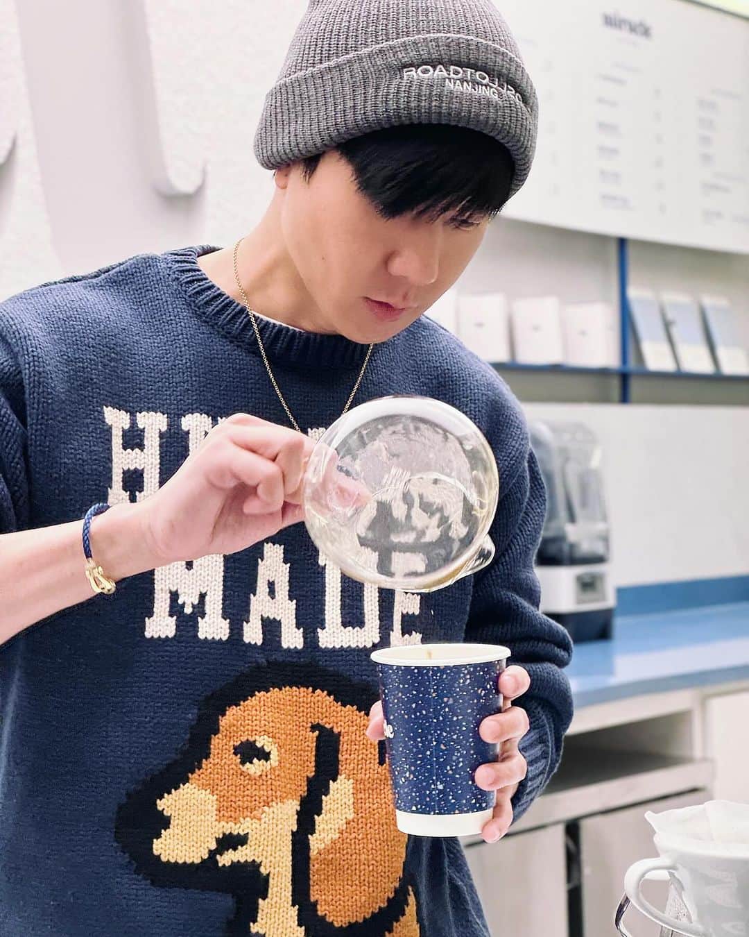 林俊傑のインスタグラム：「@miraclecoffee151 Nanjing, freshly brewed!  #haveamiracleday #miraclecoffeenanjing #roadtomiraclecoffee」