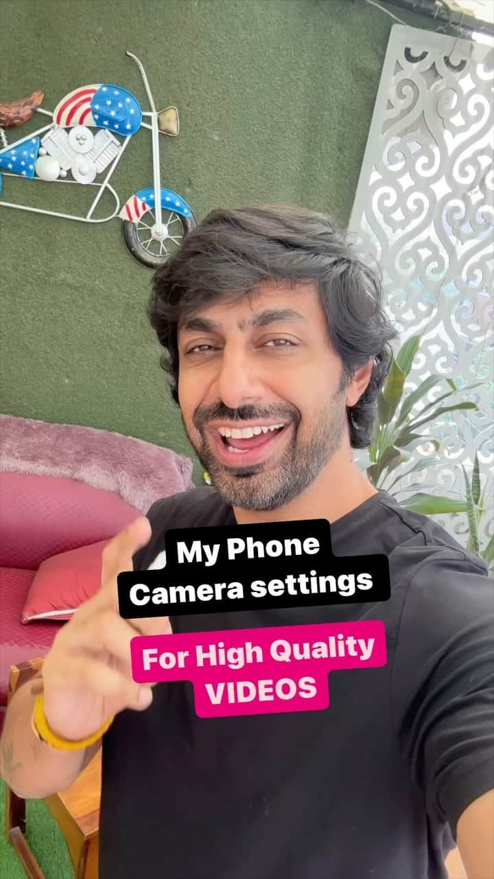 Praveen Bhatのインスタグラム：「Behind the lens: Diving deep into my phone camera settings to capture stunning videos. ❤️ @praveenbhat  . . #praveenbhat #indianphotographyclub #mobilephotographyindia」