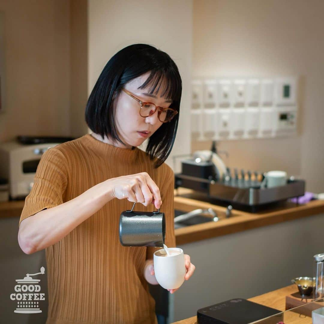 goodcoffeemeさんのインスタグラム写真 - (goodcoffeemeInstagram)「. ☕️ Good Coffee Crew Recommend Shop Info ☕️  【LUCENT COFFEE ／ 東京・蔵前】  GC Crew：@tomo__110 「コーヒーで暮らしを豊かに。"LUCENT" 半透明な・光る・輝く とホームページを開くと最初に目に入ってくるロースタリーカフェである、田原町にあるLUCENT COFFEE 。  コーヒーが日常の一部になる。 最近のコーヒーを取り巻く世界は、 昔からのしっかりとしたコーヒーらしい深煎りから コーヒーが果実であると言うことがわかります。 また、フルーティーな味わいの浅煎りまで、 様々な味わいにあふれるコーヒーが世界で広まっています。  そんなコーヒーを取り巻く世界が色とりどりで華やかになっているからこそ、あえて果実であるコーヒーチェリーの本来の自然なフルーティーさを感じる浅煎りのみで、ローストしているのがオーナーの中田さん夫妻。  LUCENT COFFEEの浅煎りのコーヒーを楽しみに訪れれば、まるで素肌に生成りの生地をまとうかのように、自然と日常生活でコーヒーを楽しむことが出来るのだと思います。  そんな、自然なコーヒーとハンドメイドの焼き菓子をLUCENT COFFEEで味わいながら、皆さんも日常生活で、ナチュラルにコーヒーを楽しむ時間をつくってみてはどうでしょうか？」  — 📍東京都台東区寿1-17-12 レモンビル1F 🕘8:00〜17:30 (L.O. 17:00) 🗓定休日：火・水曜日 —」11月10日 15時02分 - goodcoffeeme