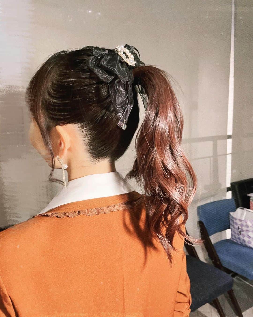 長谷川萌美さんのインスタグラム写真 - (長谷川萌美Instagram)「🏹🤎✴︎  肌寒くなってきました☔︎ 練習がんばります☕︎  Photo - 10/30 COTTON CLUB - #リサタンのエクラタン Concert 📷  .｡.:*･ﾟ＋.｡.:*･ﾟLIVE＋.｡.:*･ﾟ＋.｡.:*･ﾟ＋  11/12(日)🕺 EVANS CASTLE HALL(奈良県) 【M-line Special 2023 〜Masical Wish!〜】#MSMW  11/19(日)🎂 代々木 LIVE STUDIO LODGE(東京都) 【Bitter & Sweet ASAHI TASAKI Birthday Live 2023〜アサチャンホンポ〜】 #ATBD2023  11/25(土)🎸 下北沢Laguna (東京都)  【下北沢Laguna presents】 #対バン  12/3(日) 会場:浅草ビューホテル 2階 公開空地(東京都)  #浅草国際通り イベント🎄観覧無料  12月6日(水) 🎸 代々木 LIVE STUDIO LODGE(東京都) 【Make Happy!!】 #対バン  12/17(日) #岩下の新生姜ミュージアム (栃木県) シーズンライブ冬🎸観覧無料  12/26(火)・27(水)💎 第一ホテル両国「清澄」  RISA OGATA CONCERT「éclatant」 #リサタンのエクラタン  Bitter & Sweet ファンクラブ先行受付中(11/16まで)  12/31 大晦日(東京都)🎂 原宿RUIDO 【 #ビタスイ10周年 】 Bitter & Sweet ファンクラブ先行受付中(11/12まで)  #わた雪 #ビタスイ  #私が飛行機を嫌いな理由 #雪と花火  #ponytail #ポニテ #オフショット  #live #bittersweet #japan #tokyo #cottonclub  #長谷川萌美」11月10日 15時55分 - moemi_hasegawa