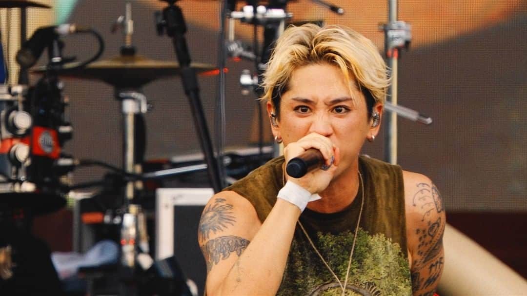 ONE OK ROCKのインスタグラム：「ONE OK ROCK - Make It Out Alive [1CHANCE FESTIVAL 2023] https://youtu.be/iPt0b9YkAAs  #ONEOKROCK」