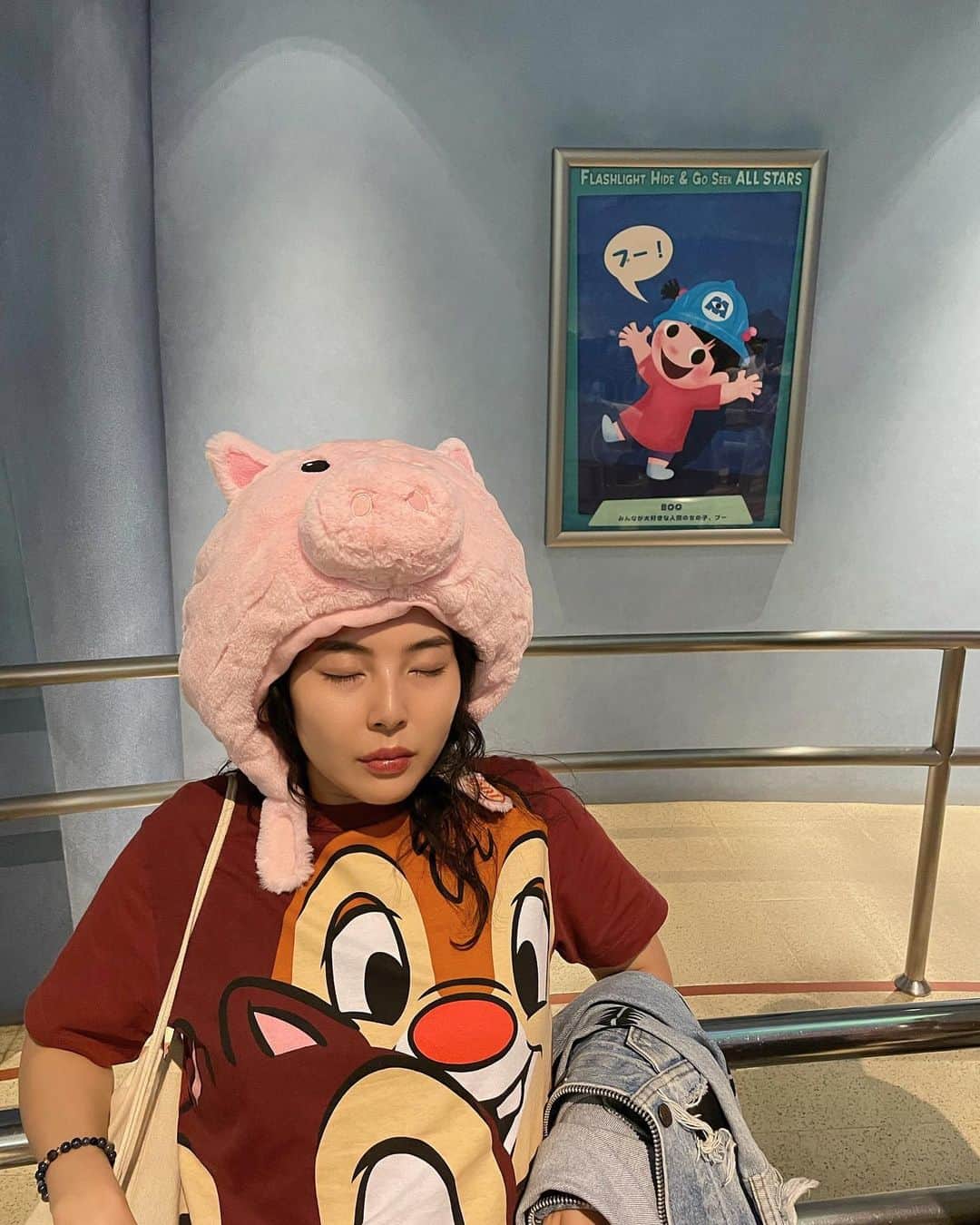 松崎夕さんのインスタグラム写真 - (松崎夕Instagram)「@tokyodisneyresort_official   チキンレッグを食べるハム 並びながら寝るハム 姿勢が悪いハム  どのハムが好き？🐷  #tokyodisneyland」11月10日 15時10分 - djyoumatsuzaki