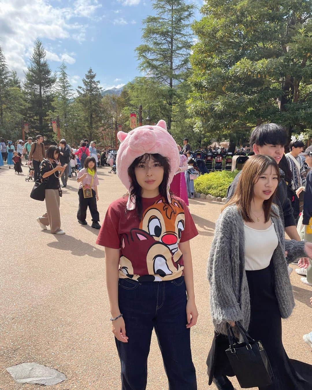 松崎夕さんのインスタグラム写真 - (松崎夕Instagram)「@tokyodisneyresort_official   チキンレッグを食べるハム 並びながら寝るハム 姿勢が悪いハム  どのハムが好き？🐷  #tokyodisneyland」11月10日 15時10分 - djyoumatsuzaki