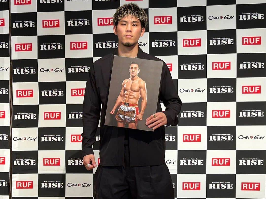 原口健飛のインスタグラム：「12月16日両国大会 GLORYフェザー級1位のヴィダレス選手と決まりました！  今年こそはGLORYに乗り込む予定やったんですが、 決まらず期待してくれてた皆さんすみません。 ヴィダレスをスカッと倒して 来年GLORYのタイトル奪いにいくわ🔥  圧倒するで🇯🇵 応援宜しくお願いします！  #RUF #rise_ws  #RISE #GLORY #ISKA」