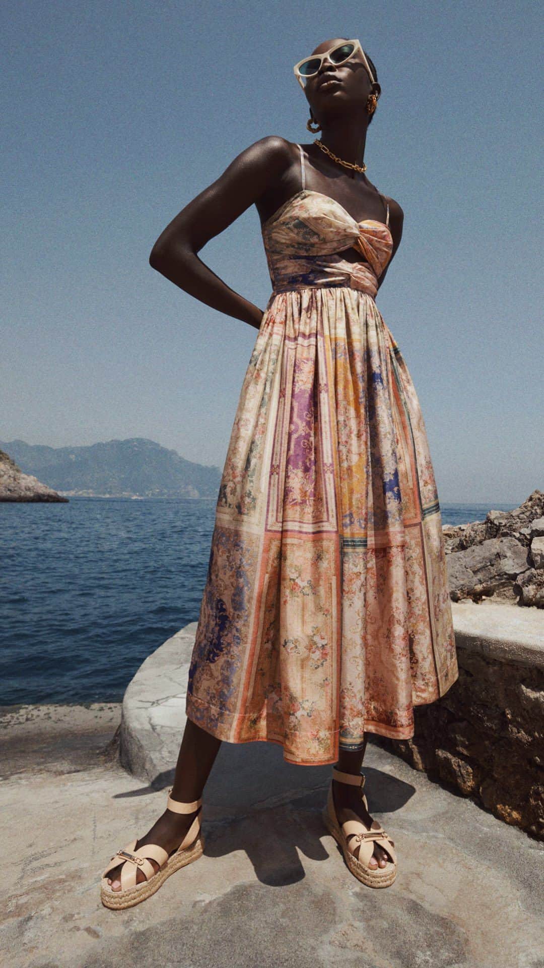 ジマーマンのインスタグラム：「In Motion: Details of the August Tie Front Midi Dress from our latest Swim collection. Explore new season arrivals in stores and online. #ZimResortSwim24 #zimmermann」